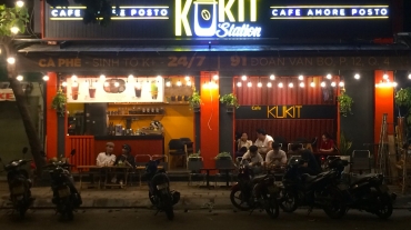 Cafe Phúc Nguyên (nay là café Kukit) – chân cầu Calmet - Q.4